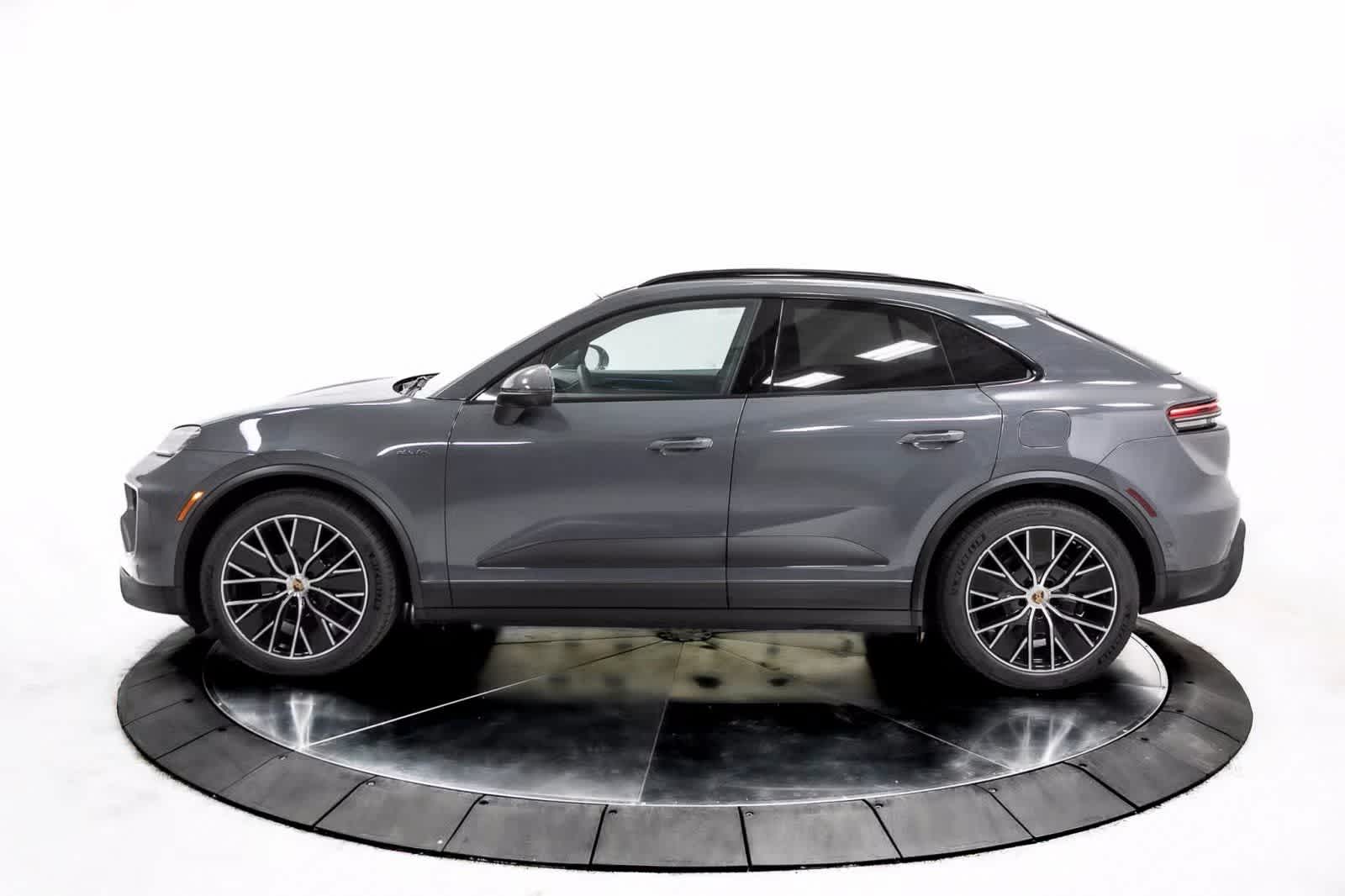 Thumbnail: 2025 Porsche Macan - 2
