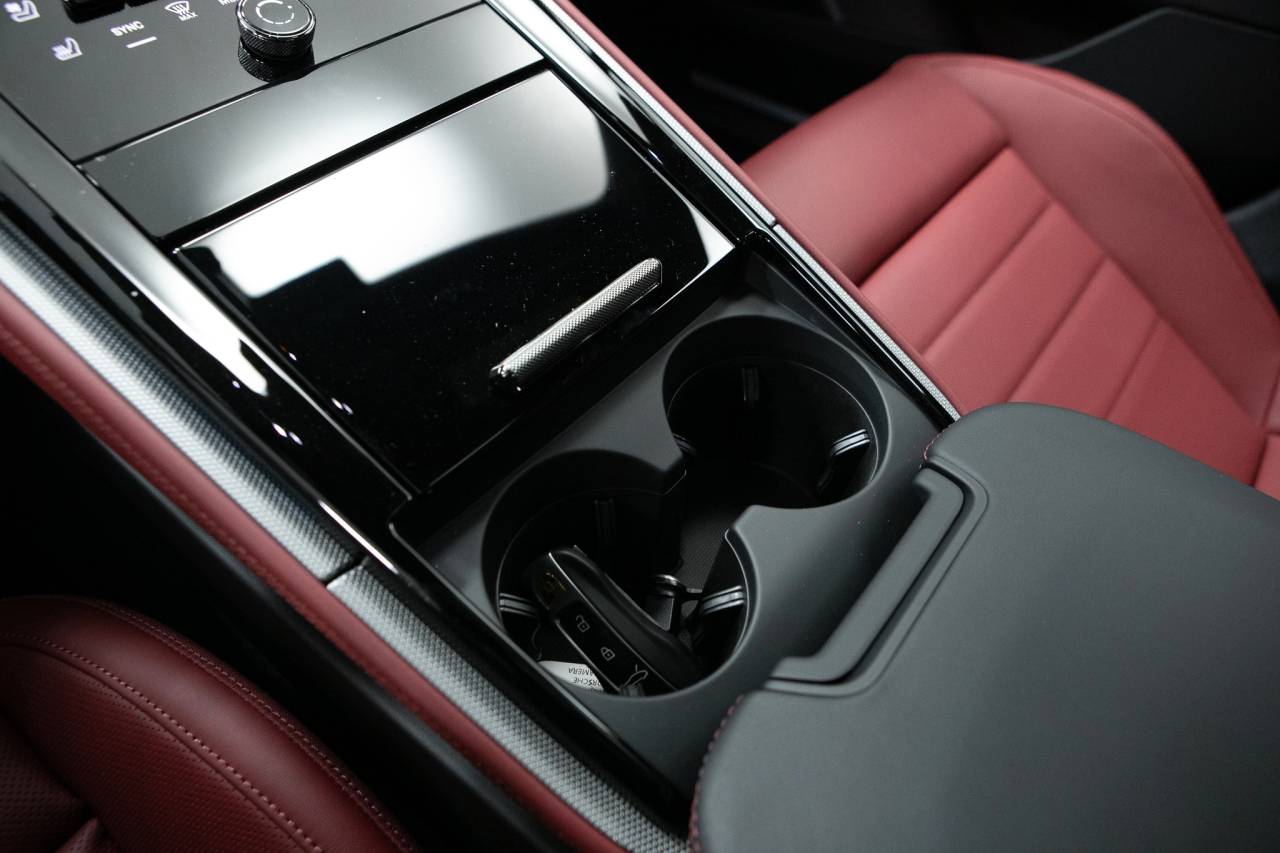 Thumbnail: 2026 Porsche Panamera - 30