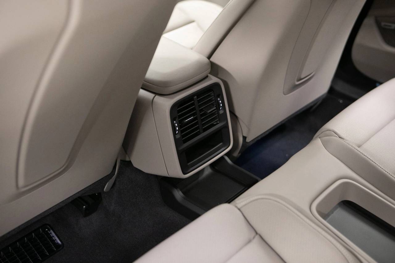 Thumbnail: 2026 Porsche Taycan - 35