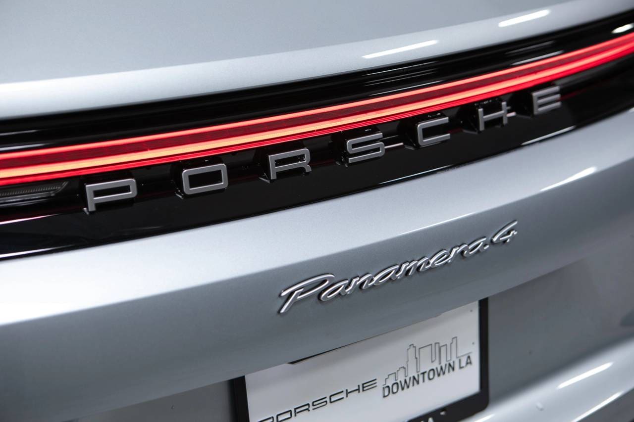 Thumbnail: 2026 Porsche Panamera - 16