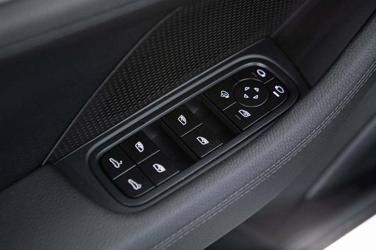 Thumbnail: 2026 Porsche Panamera - 26