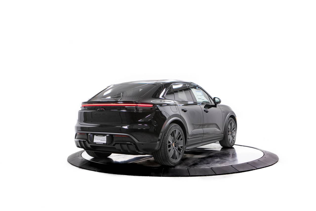 Thumbnail: 2026 Porsche Macan - 7