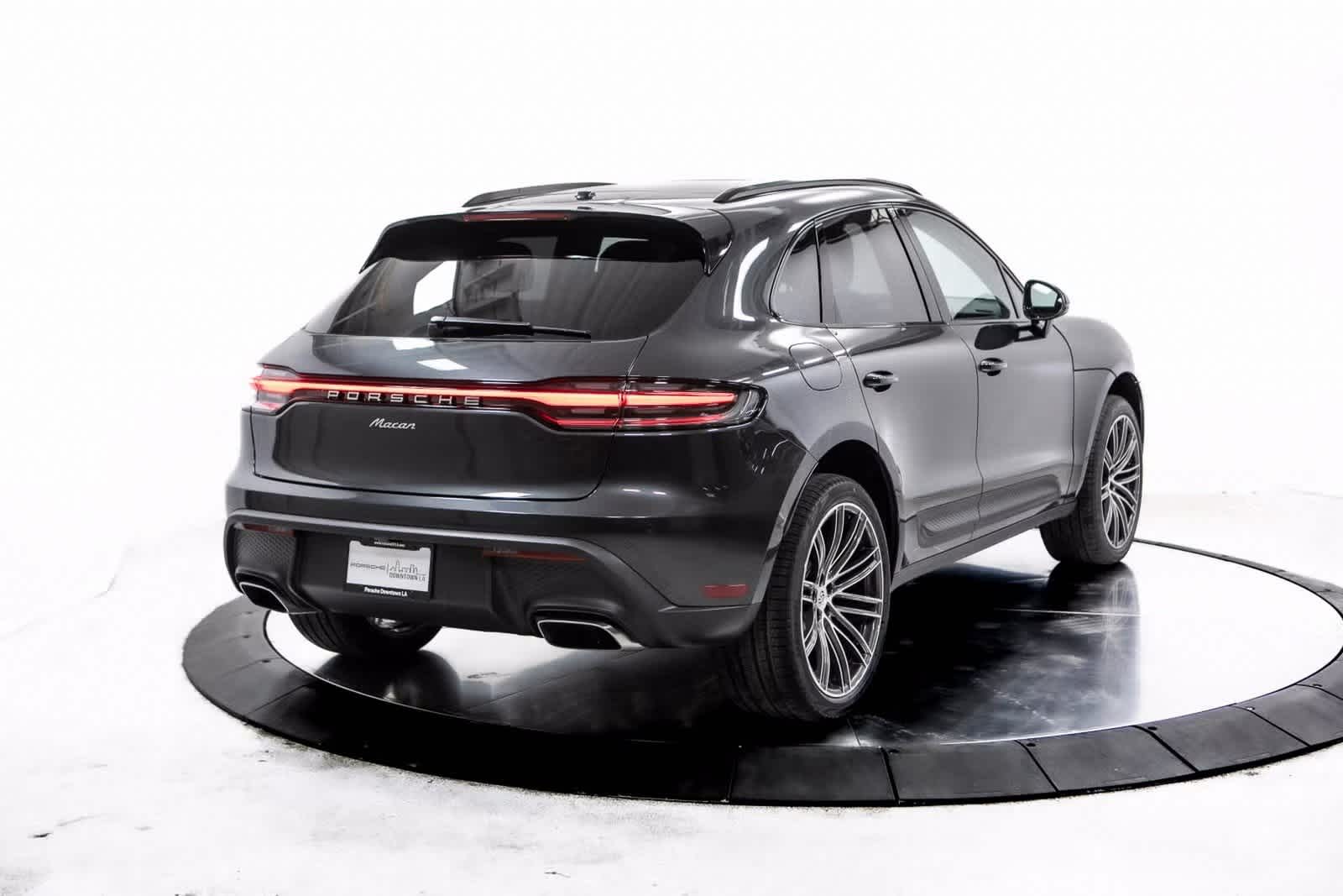Thumbnail: 2025 Porsche Macan - 7