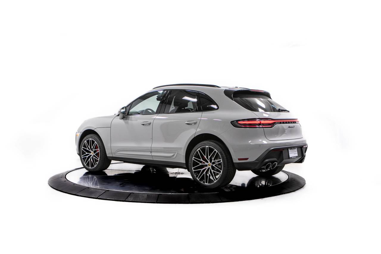 Thumbnail: 2026 Porsche Macan - 3