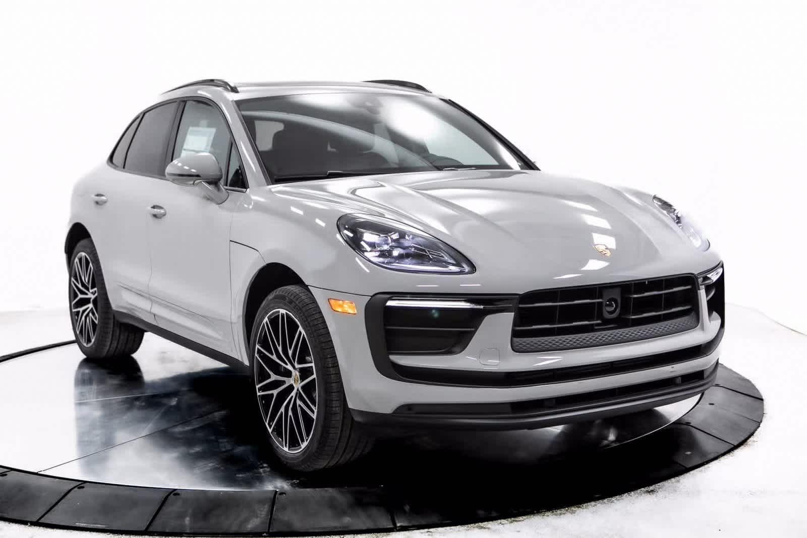 Thumbnail: 2025 Porsche Macan - 9