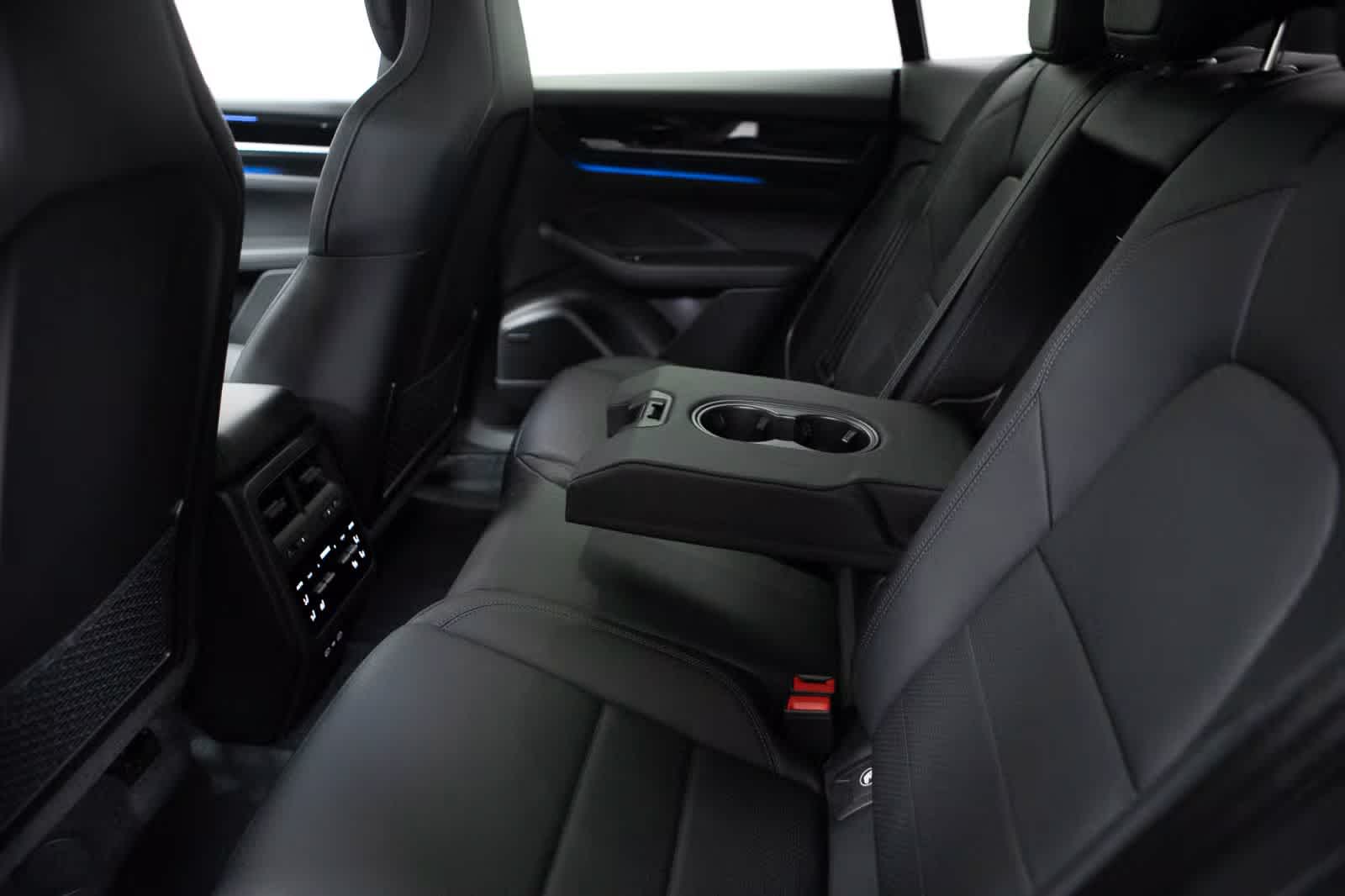 Thumbnail: 2025 Porsche Macan - 36