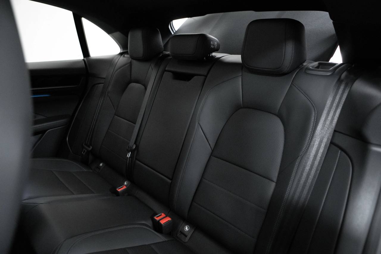 Thumbnail: 2026 Porsche Macan - 34