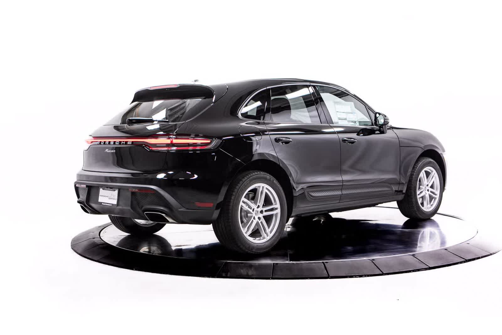 Thumbnail: 2026 Porsche Macan - 7