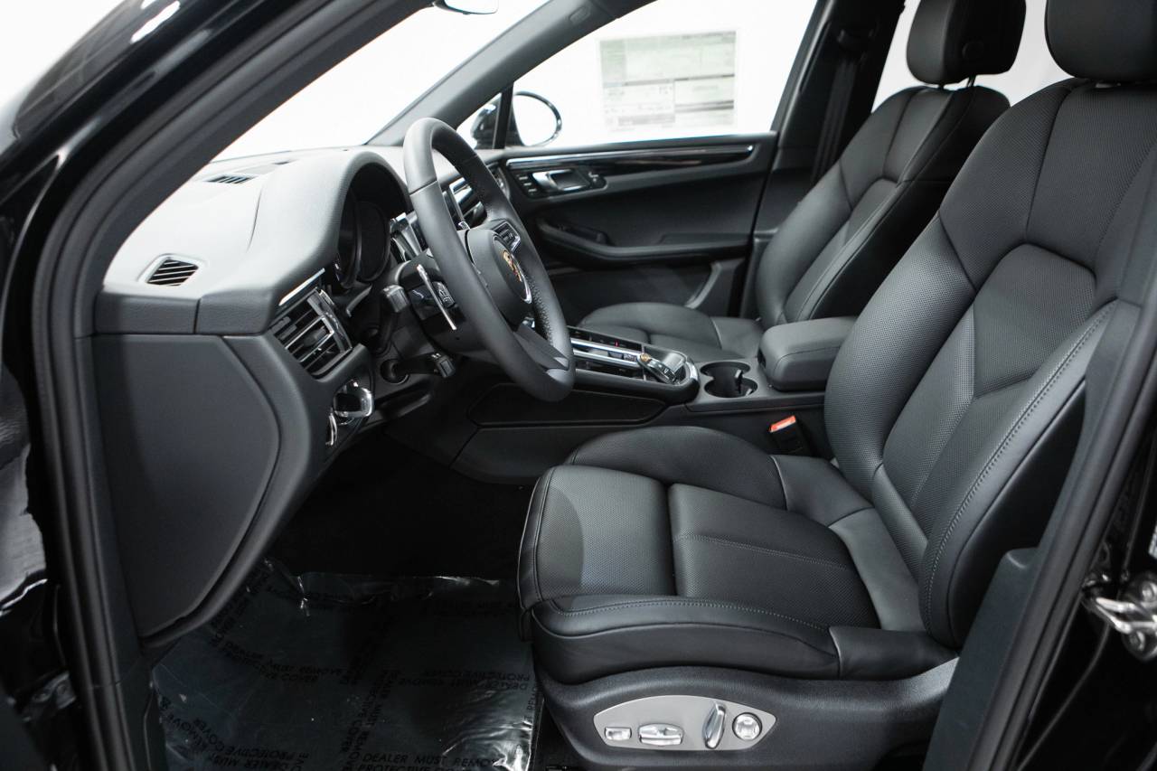 Thumbnail: 2026 Porsche Macan - 23