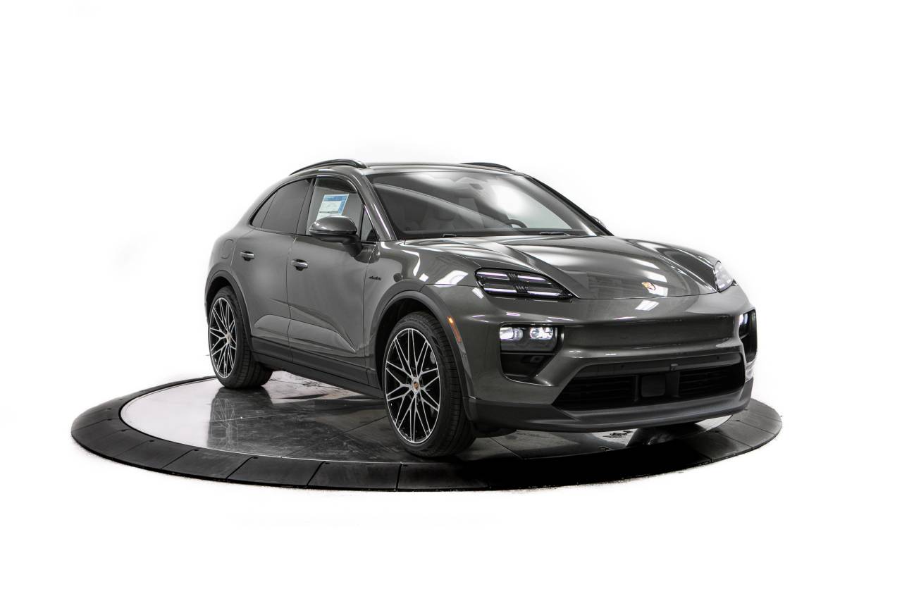 Thumbnail: 2026 Porsche Macan - 9