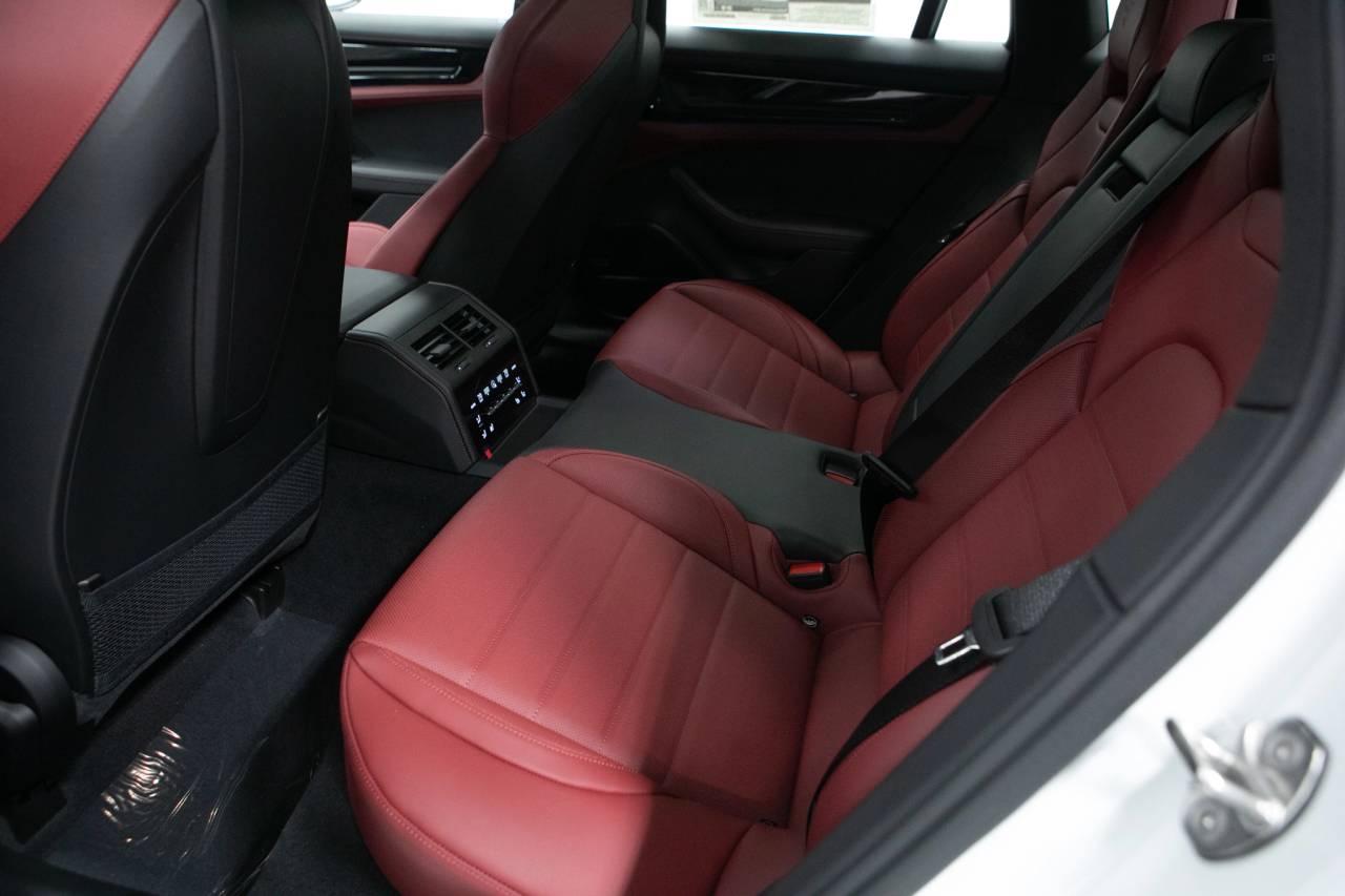 Thumbnail: 2026 Porsche Panamera - 37