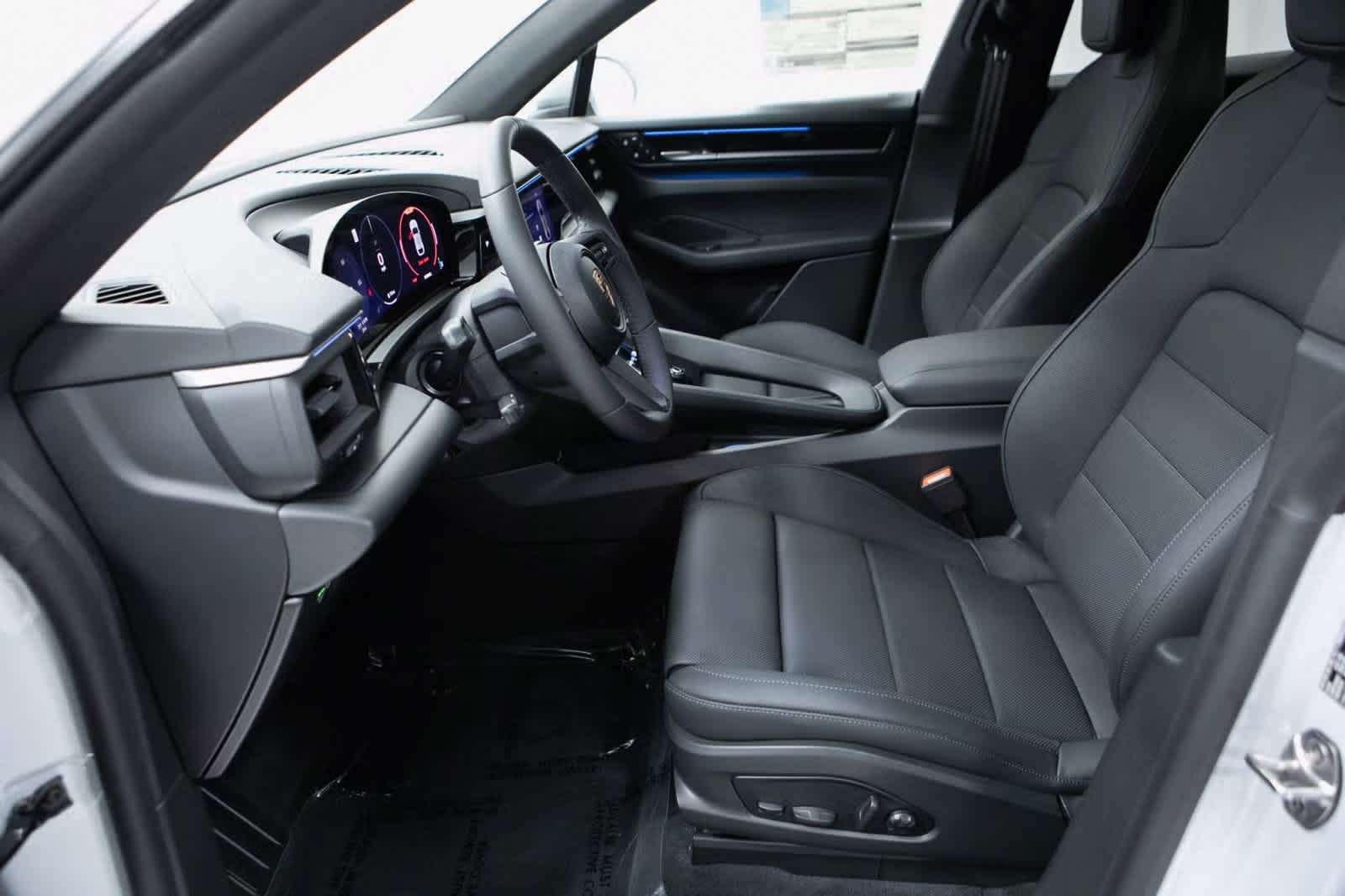 Thumbnail: 2025 Porsche Macan - 16