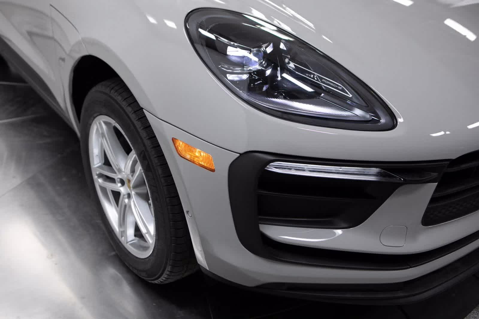 Thumbnail: 2025 Porsche Macan - 12