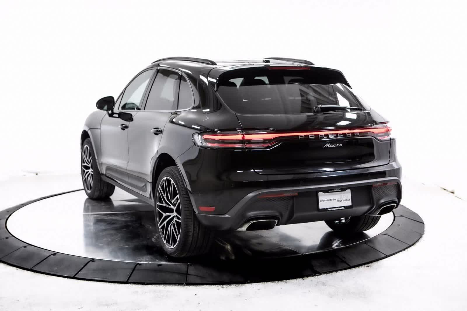 2025 Porsche Macan Base photo 2