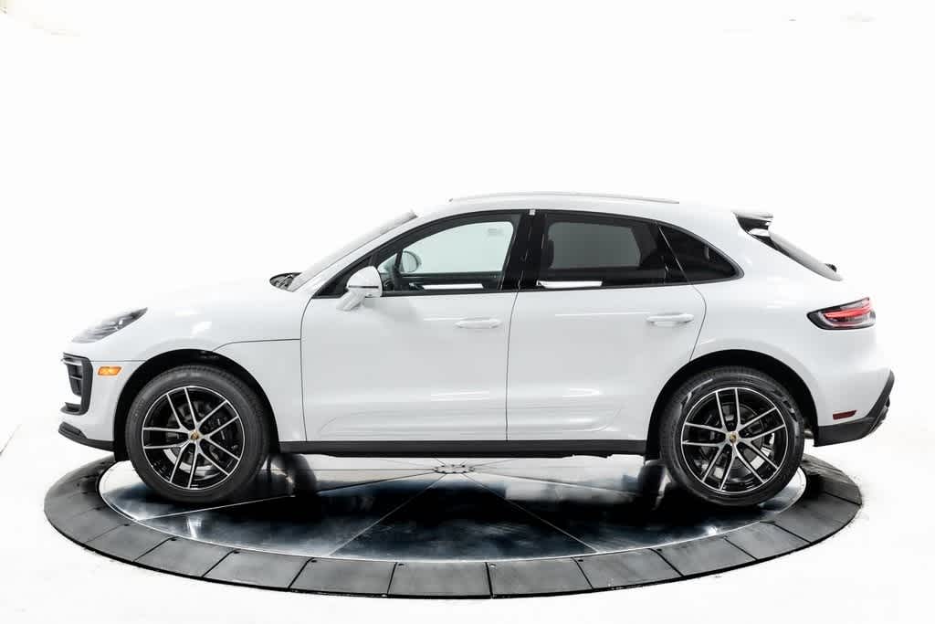 Thumbnail: 2025 Porsche Macan - 2
