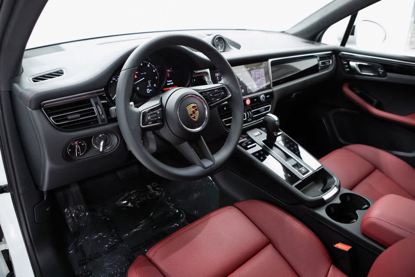 Thumbnail: 2025 Porsche Macan - 4