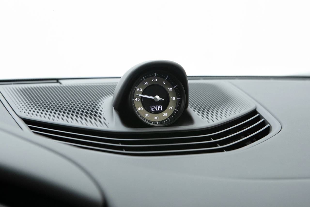 Thumbnail: 2026 Porsche Taycan - 30