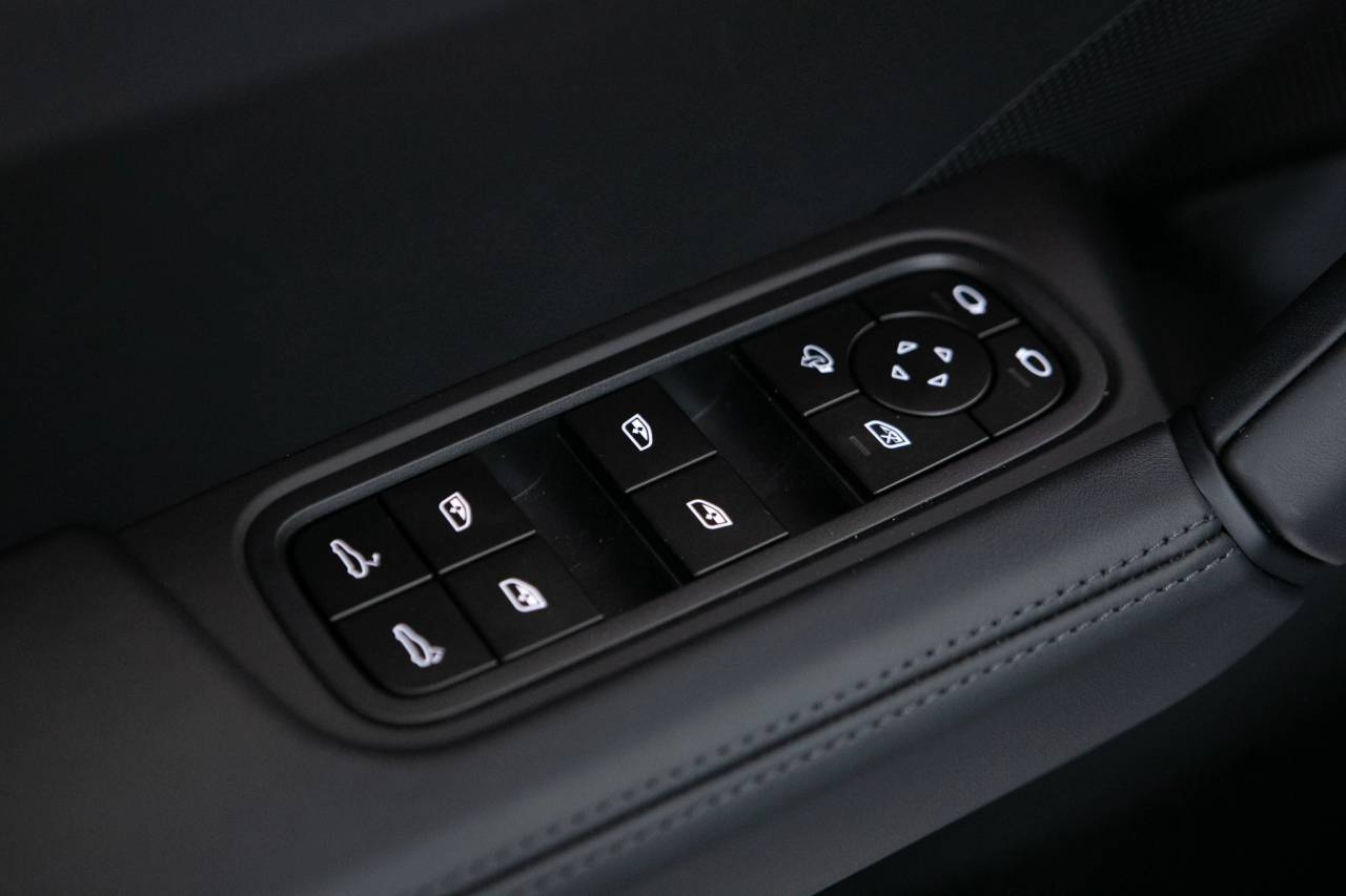 Thumbnail: 2026 Porsche Cayenne - 25