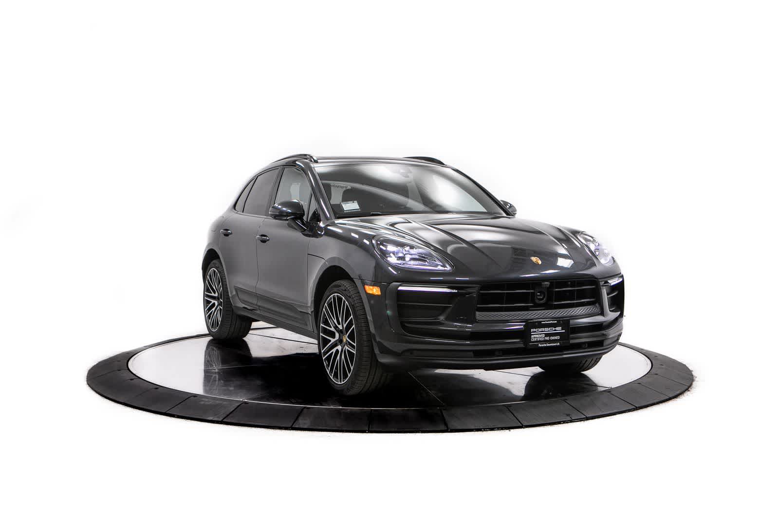 Thumbnail: 2026 Porsche Macan - 9
