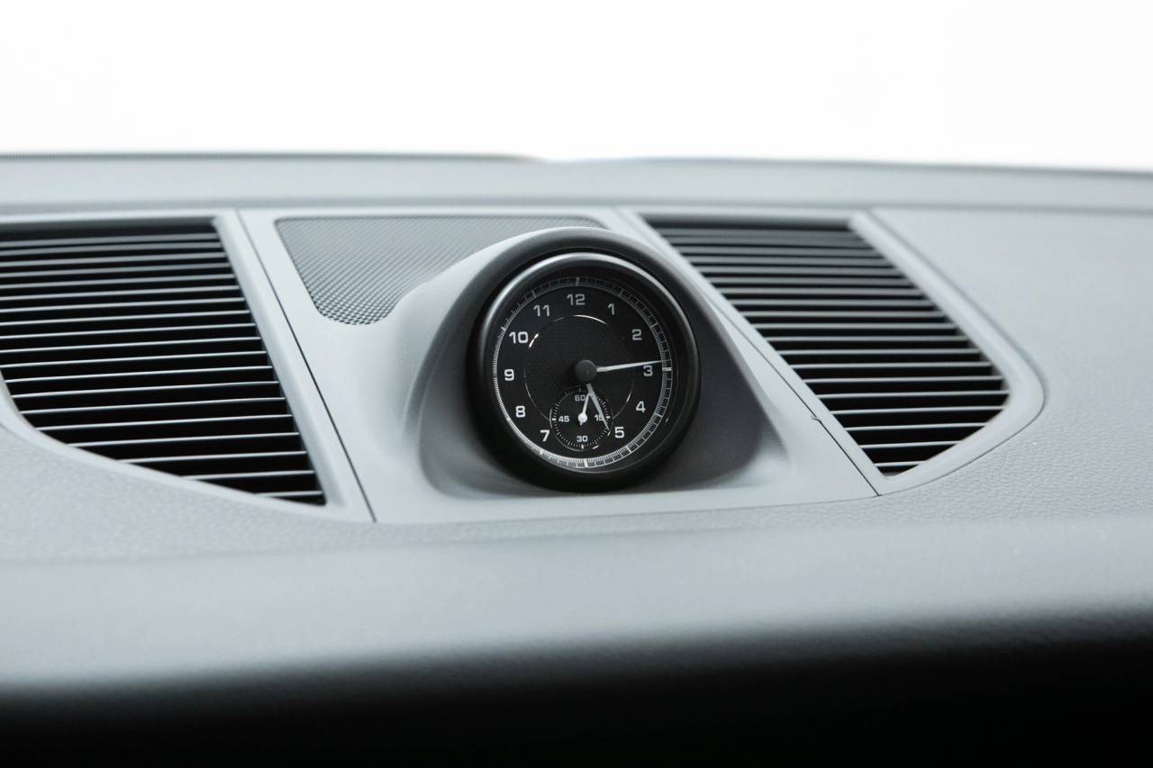 Thumbnail: 2026 Porsche Macan - 30