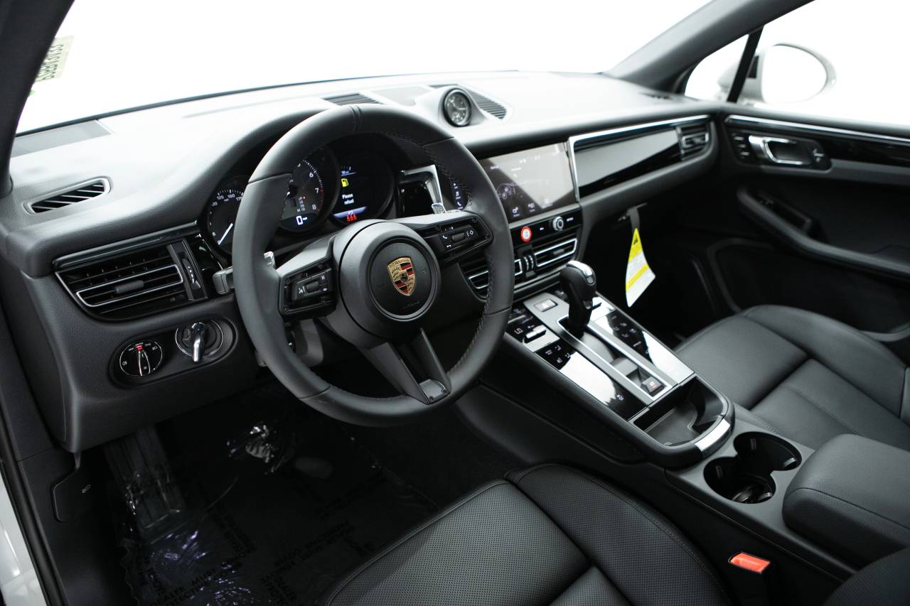 Thumbnail: 2025 Porsche Macan - 7
