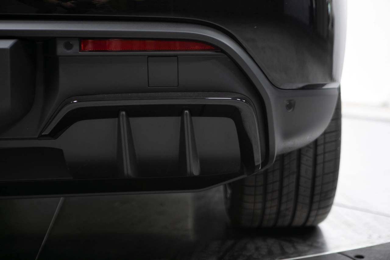 Thumbnail: 2026 Porsche Macan - 17