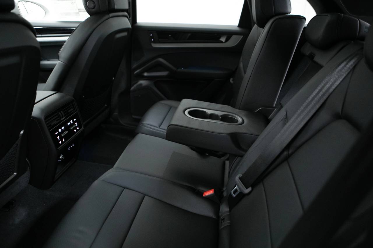 Thumbnail: 2026 Porsche Cayenne - 36