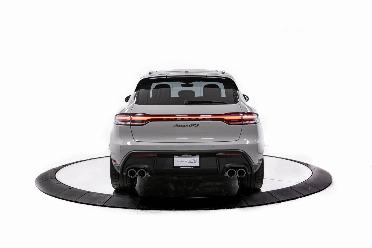Thumbnail: 2026 Porsche Macan - 6