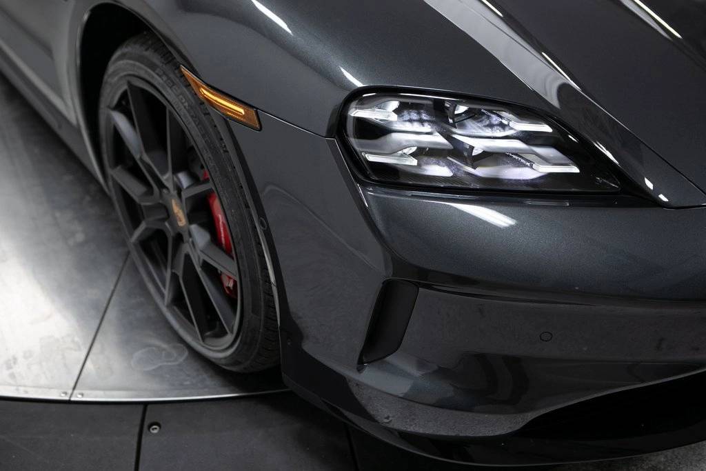Thumbnail: 2025 Porsche Taycan - 12