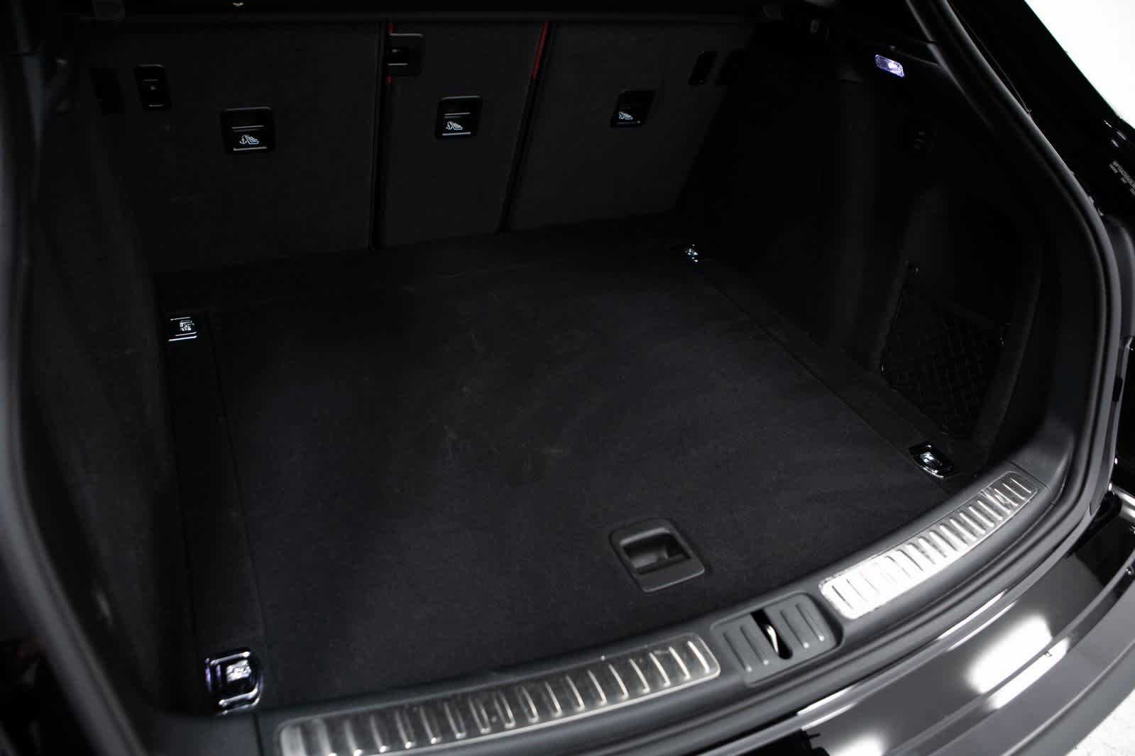 Thumbnail: 2025 Porsche Macan - 32