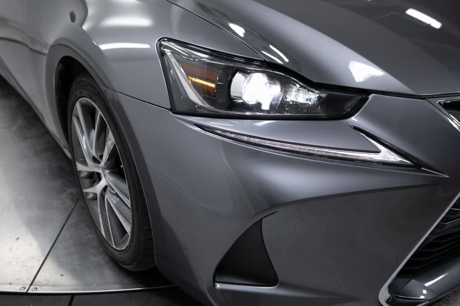 Thumbnail: 2019 Lexus IS - 11