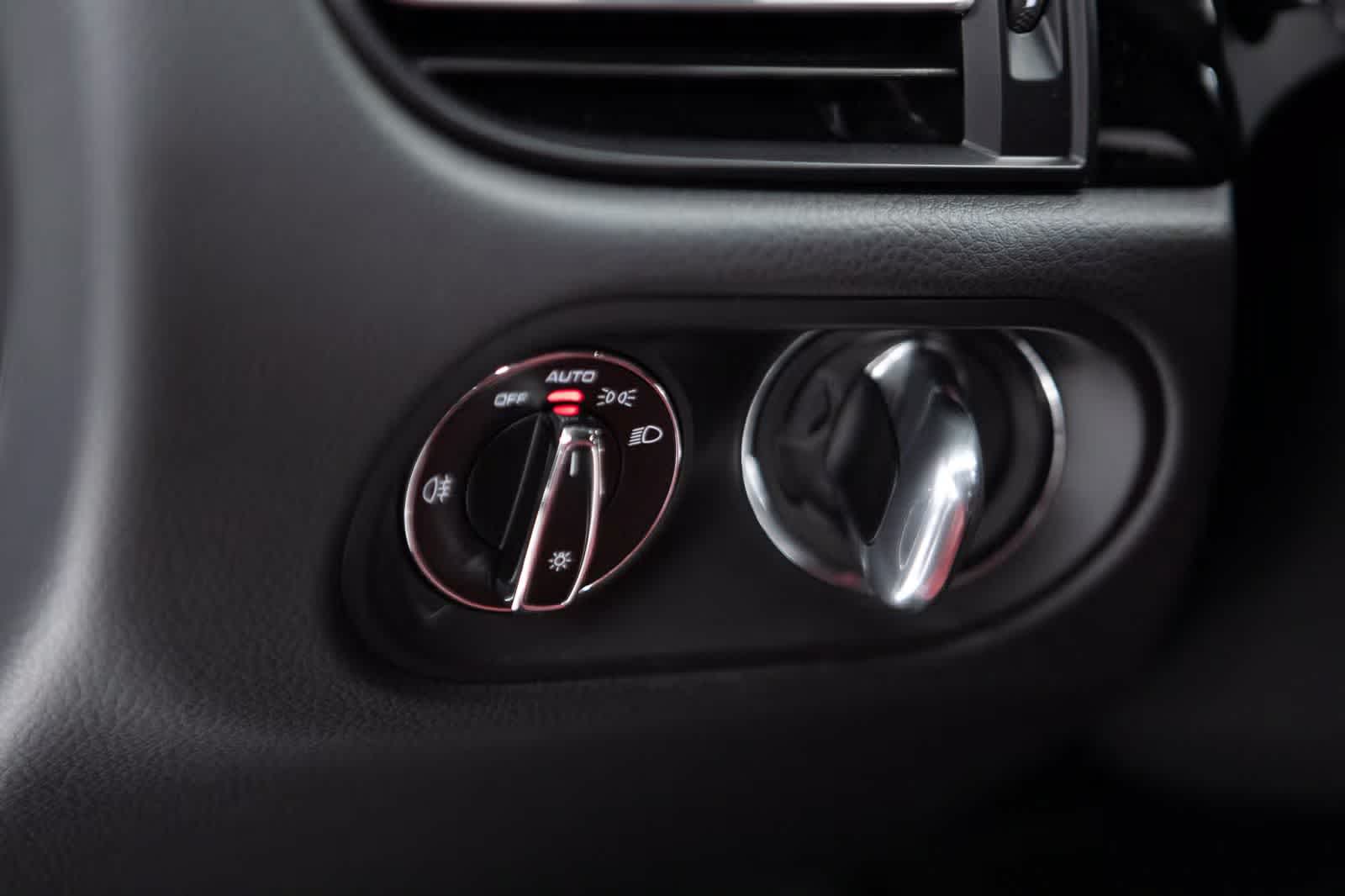 Thumbnail: 2025 Porsche Macan - 27