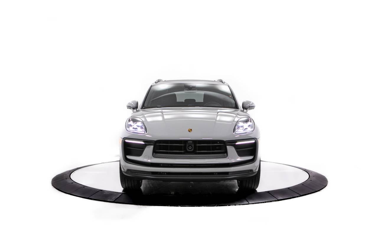 Thumbnail: 2026 Porsche Macan - 10