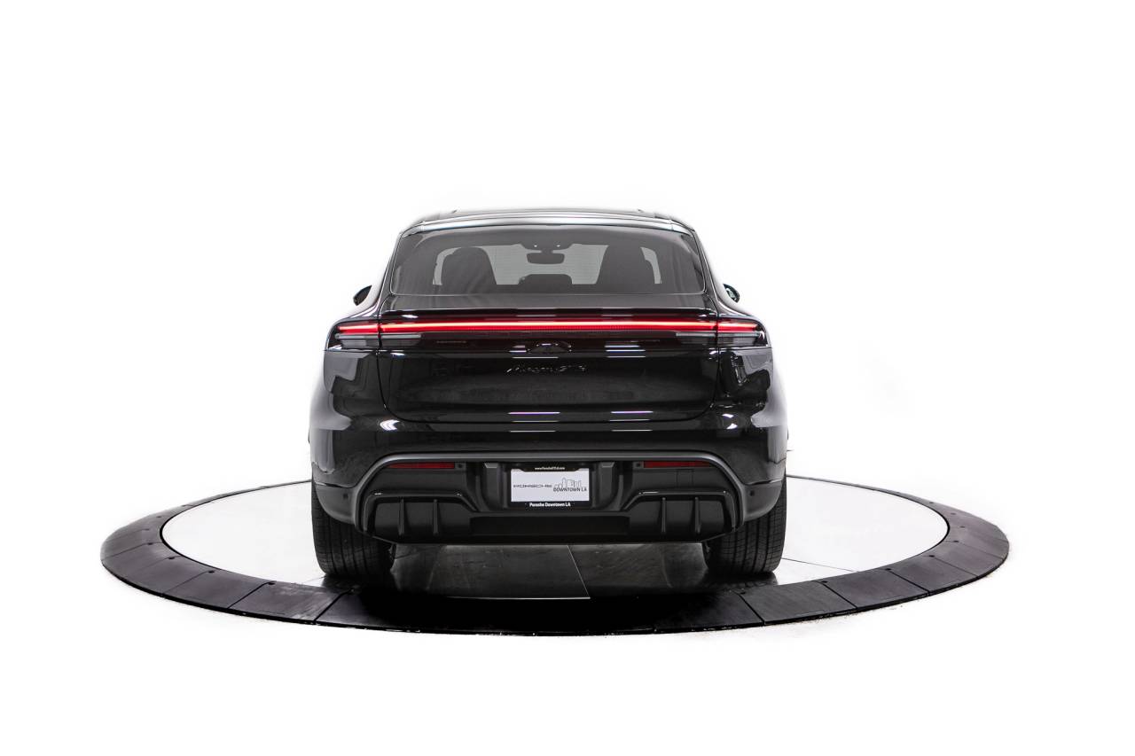 Thumbnail: 2026 Porsche Macan - 6