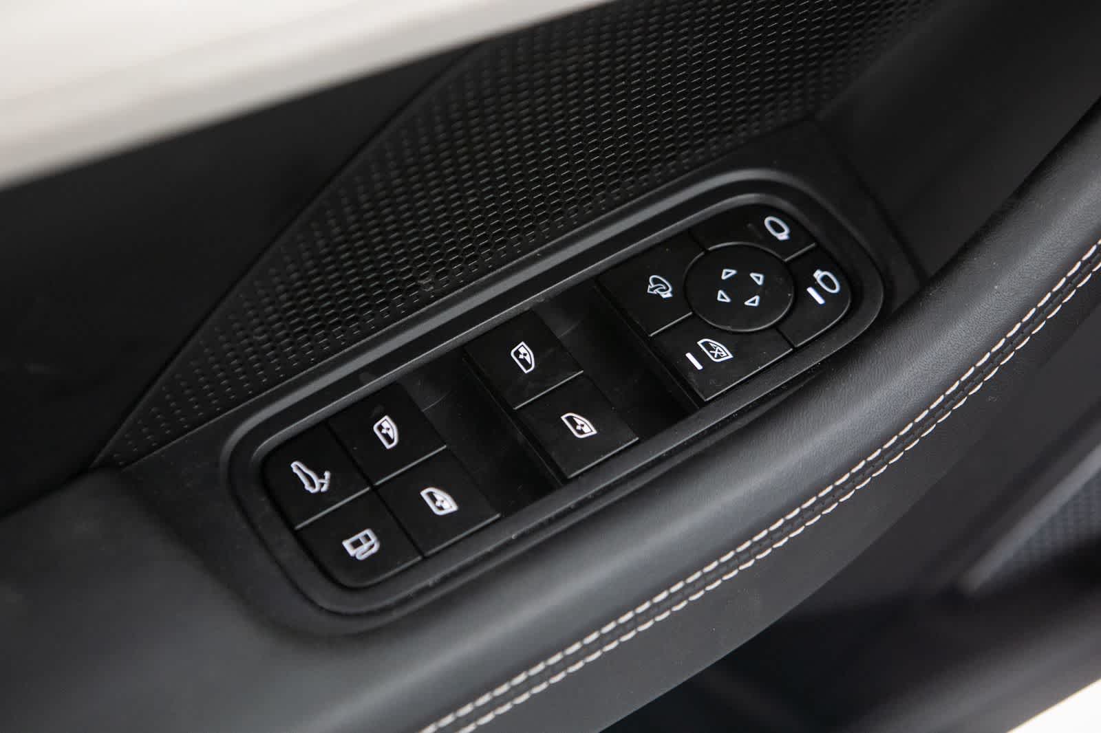 Thumbnail: 2025 Porsche Panamera - 25