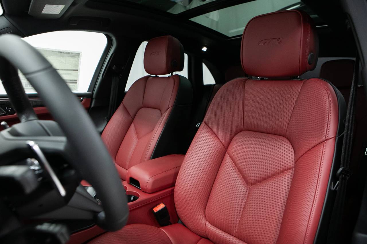 Thumbnail: 2026 Porsche Macan - 5