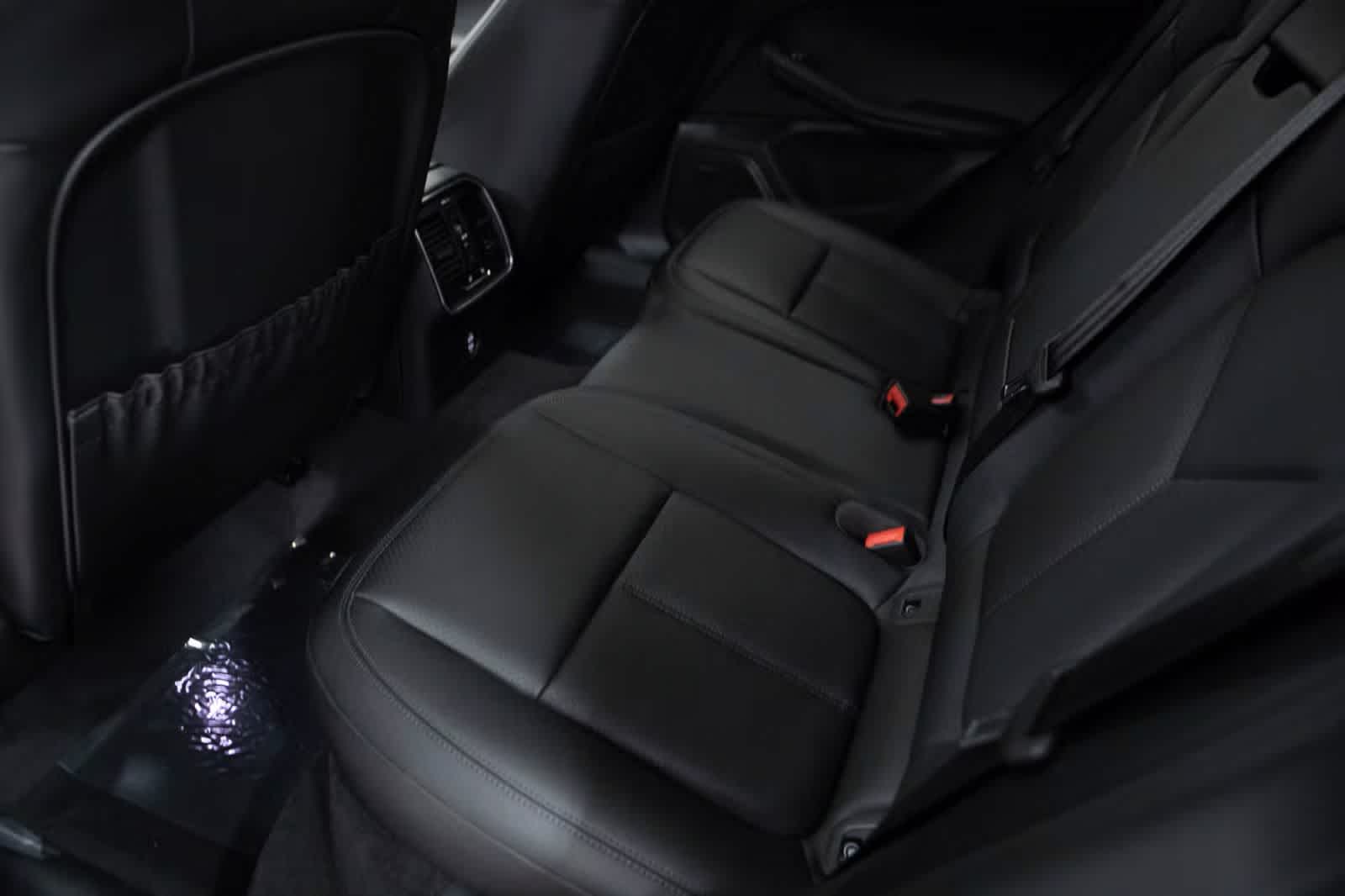 Thumbnail: 2026 Porsche Macan - 37