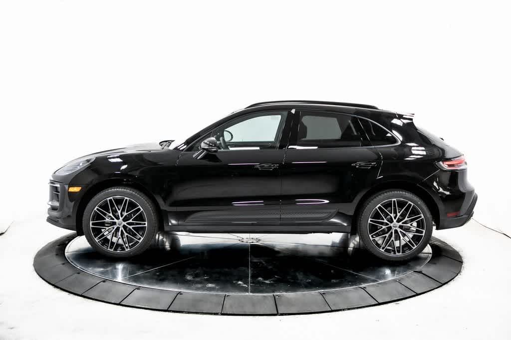 Thumbnail: 2025 Porsche Macan - 2