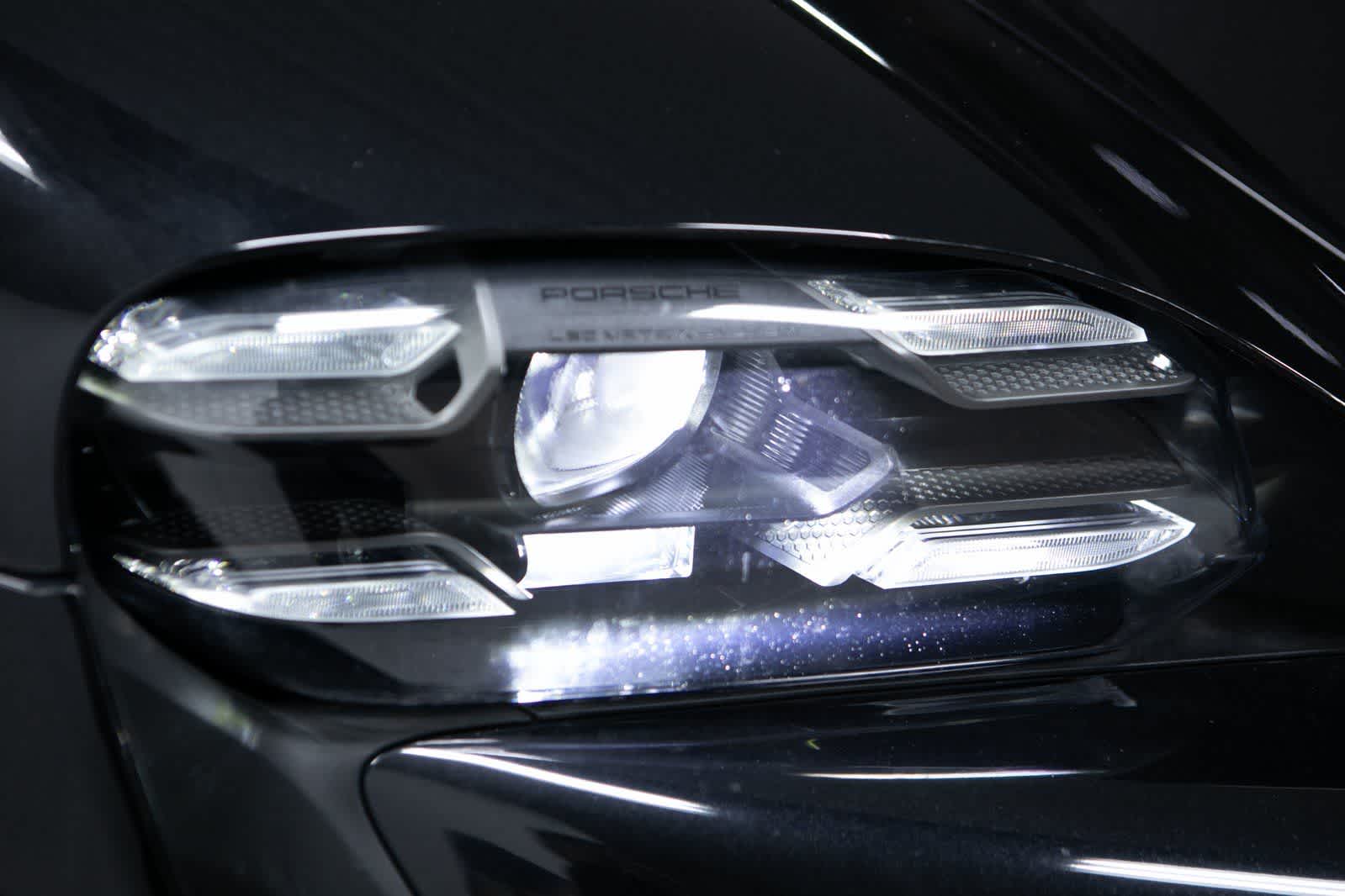 Thumbnail: 2020 Porsche Taycan - 32