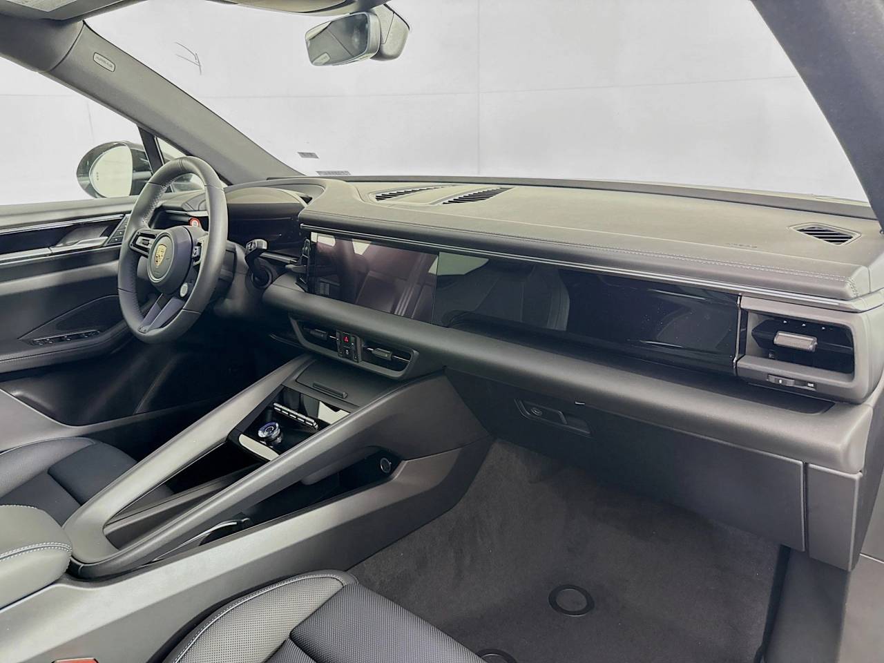 Thumbnail: 2025 Porsche Macan - 31
