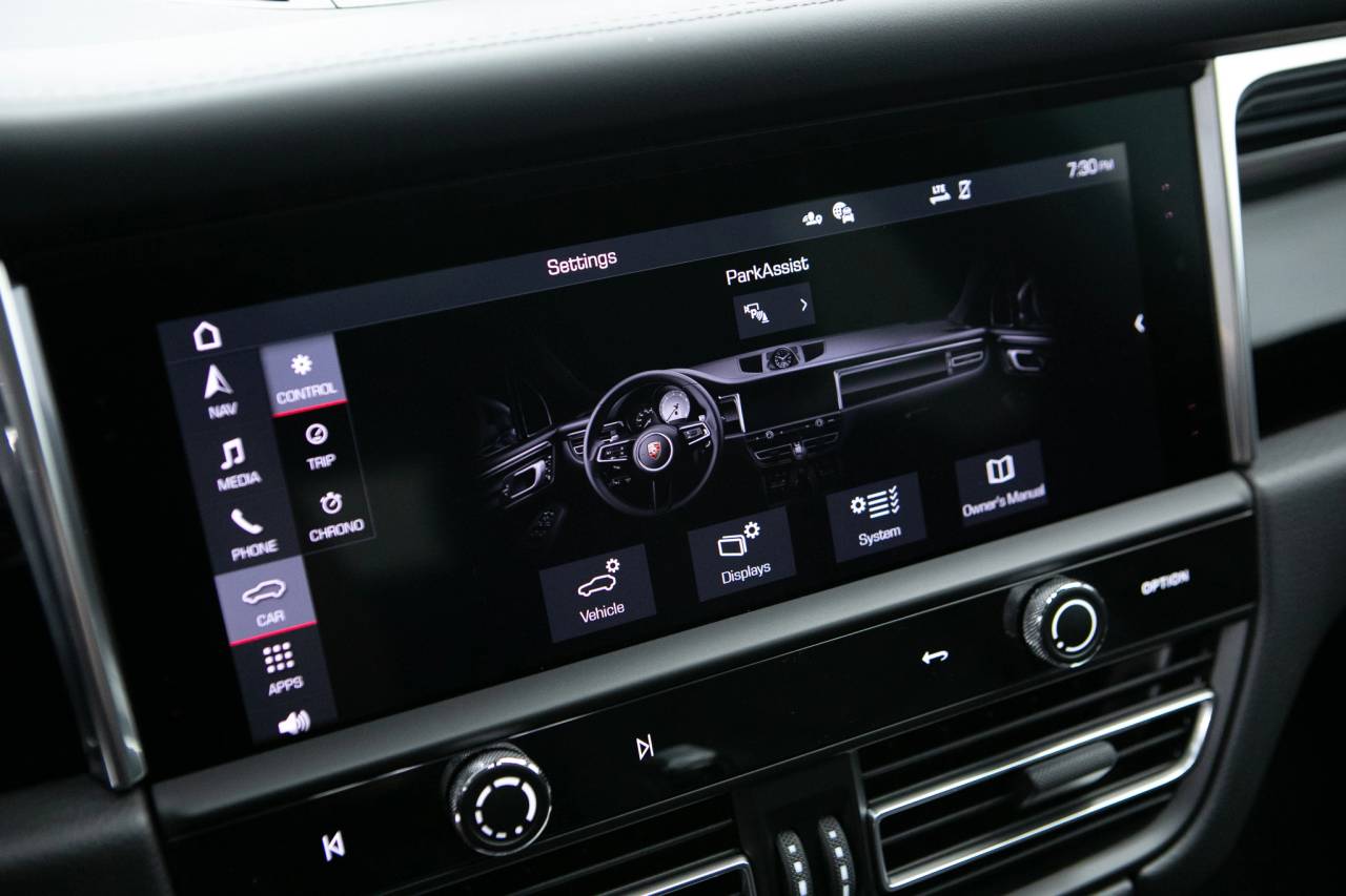 Thumbnail: 2026 Porsche Macan - 22