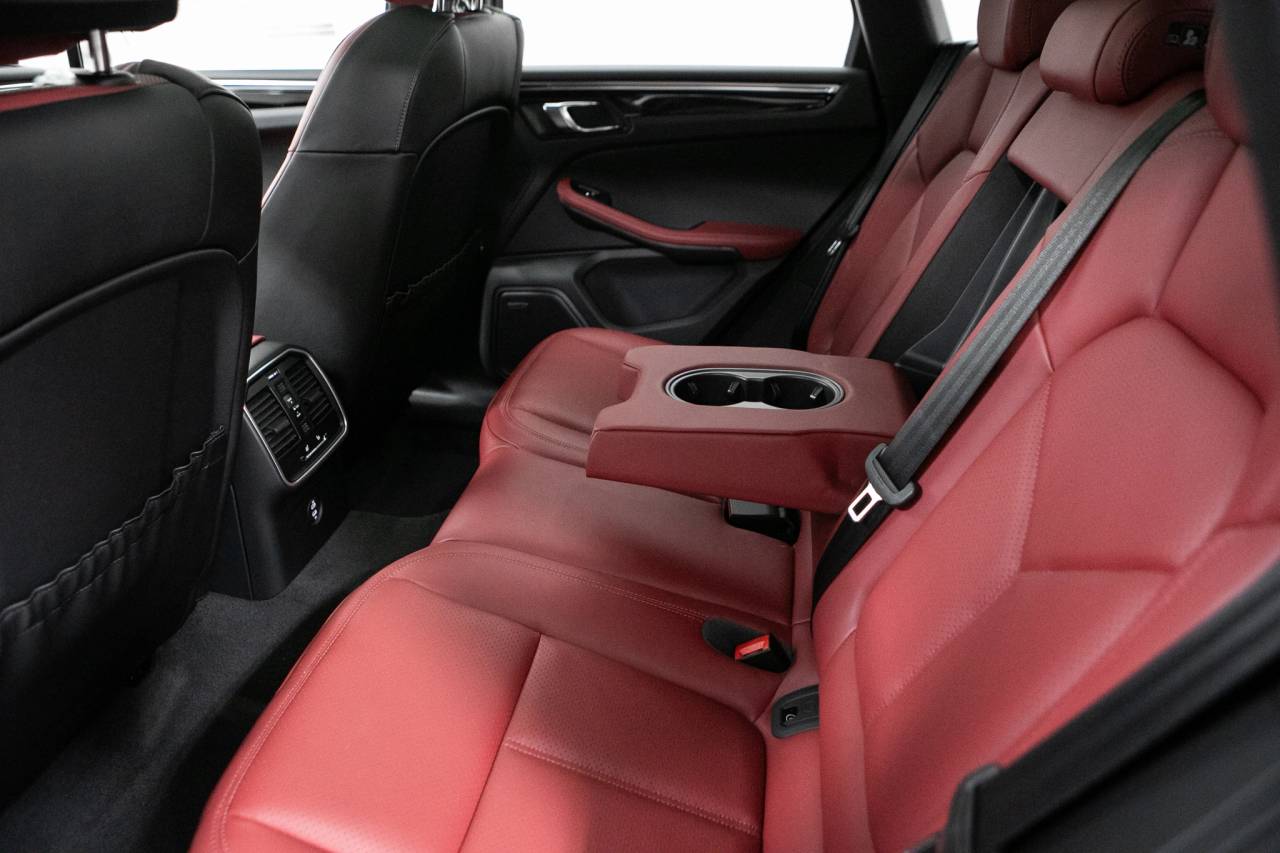 Thumbnail: 2026 Porsche Macan - 35