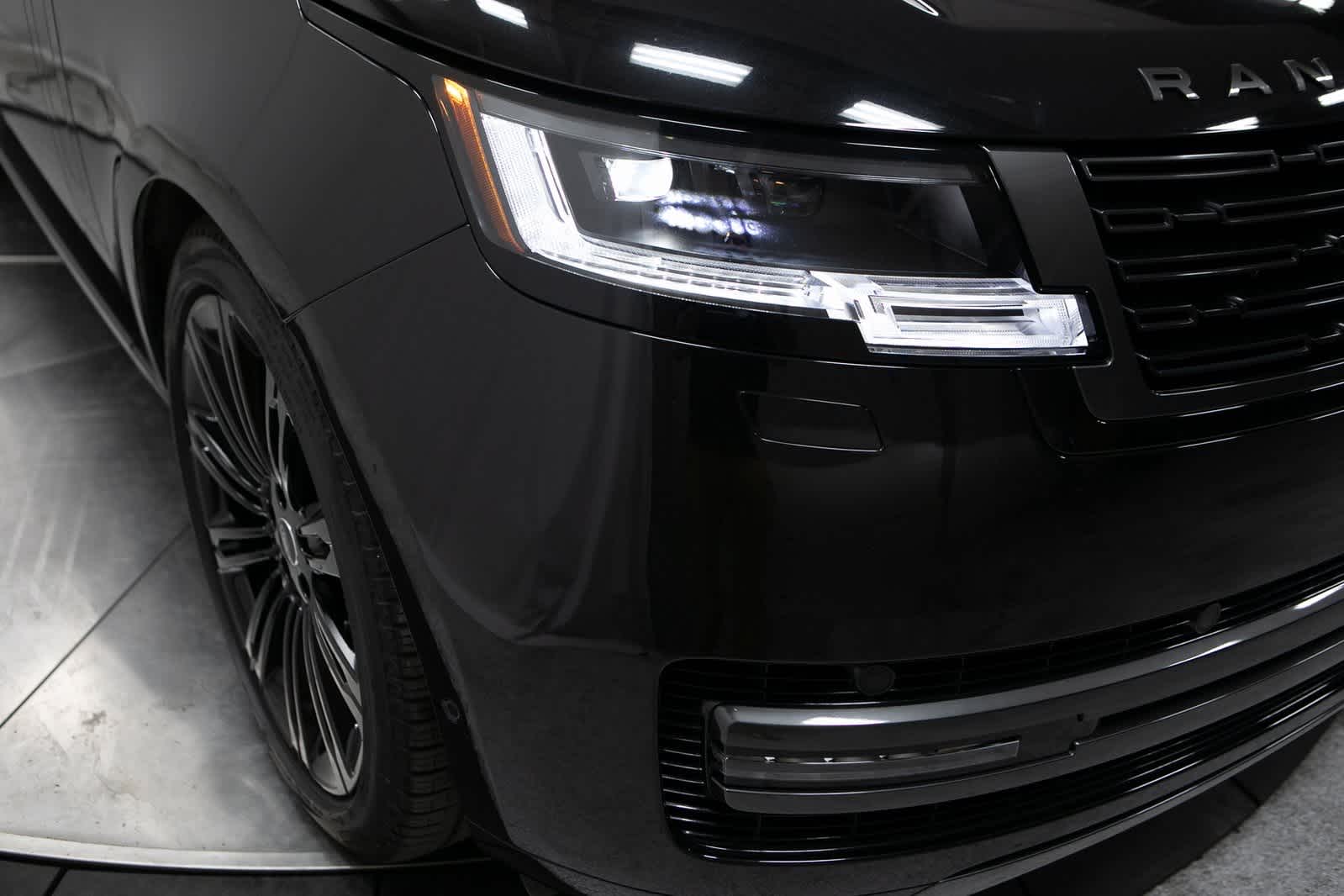 Thumbnail: 2023 Land Rover Range Rover - 12