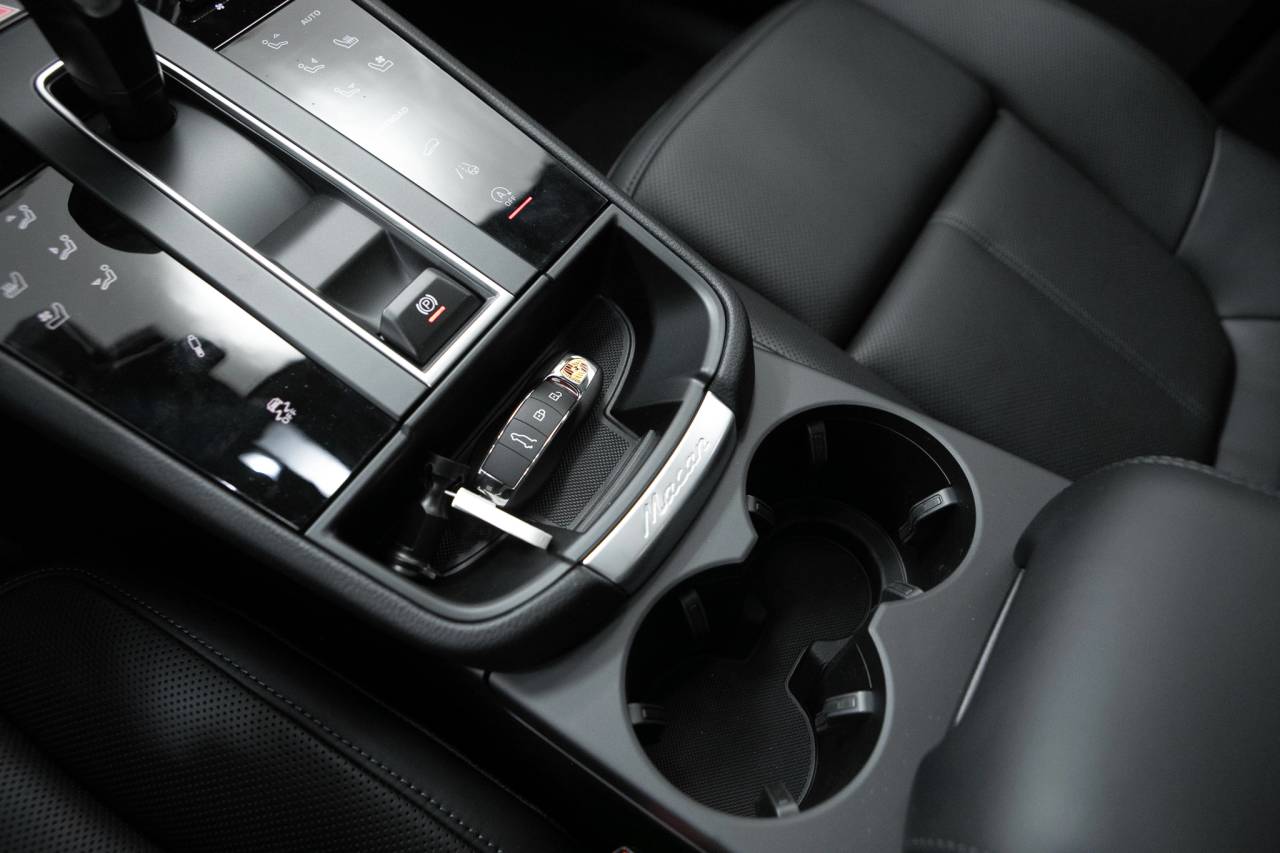 Thumbnail: 2026 Porsche Macan - 31