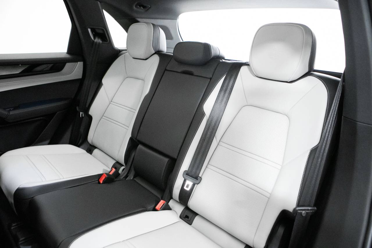 Thumbnail: 2026 Porsche Cayenne - 38