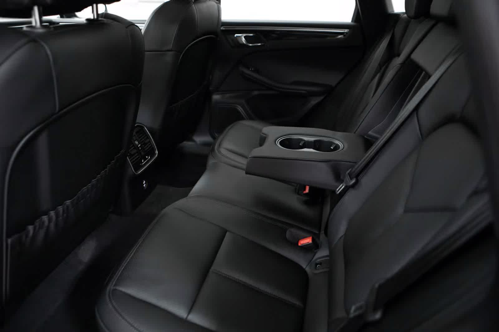Thumbnail: 2026 Porsche Macan - 35