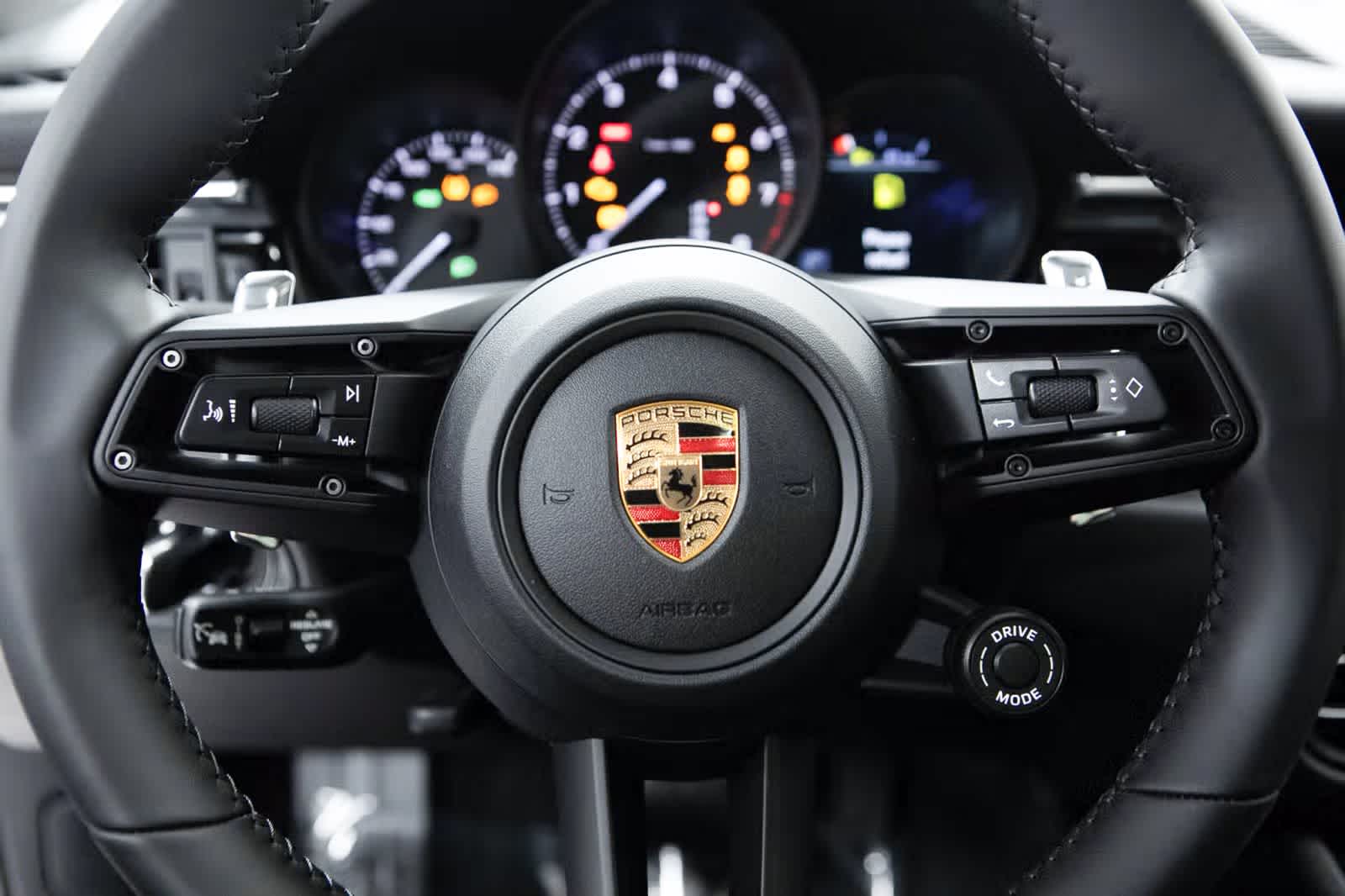 Thumbnail: 2026 Porsche Macan - 14