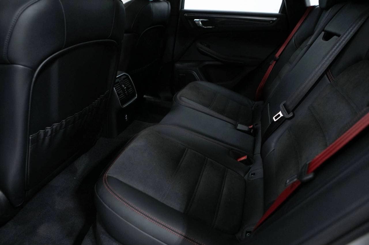 Thumbnail: 2026 Porsche Macan - 27