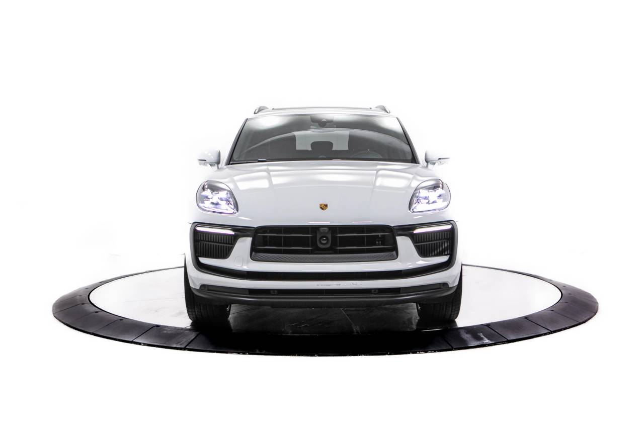 Thumbnail: 2026 Porsche Macan - 9