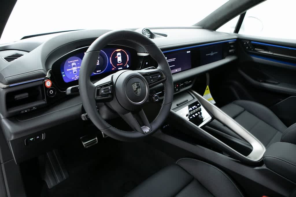 Thumbnail: 2025 Porsche Macan - 4